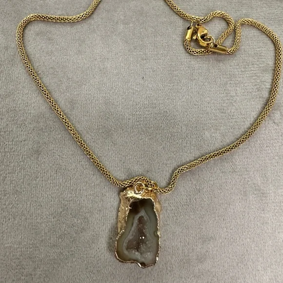 Mini druzy pendant 18k gold stainless steel mesh chain. Beautiful mini druzy - Picture 5 of 10